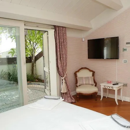 Penthouse In The Centre Apartment Ravenna